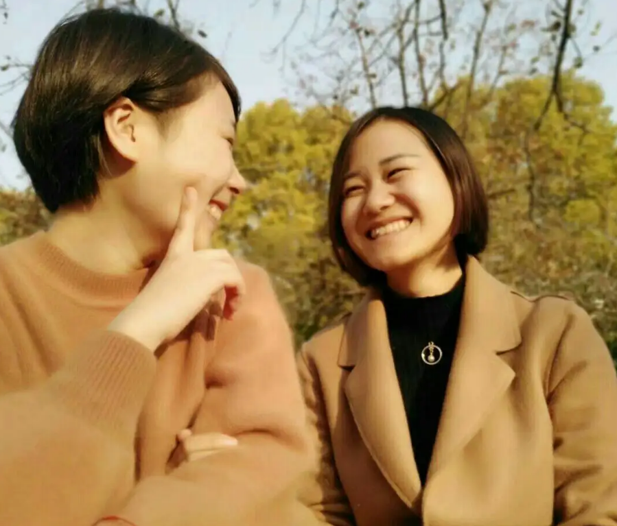图 | 中年妇女闺蜜聊天这年春节过后,陈海燕对闫卓的态度,突然发生了
