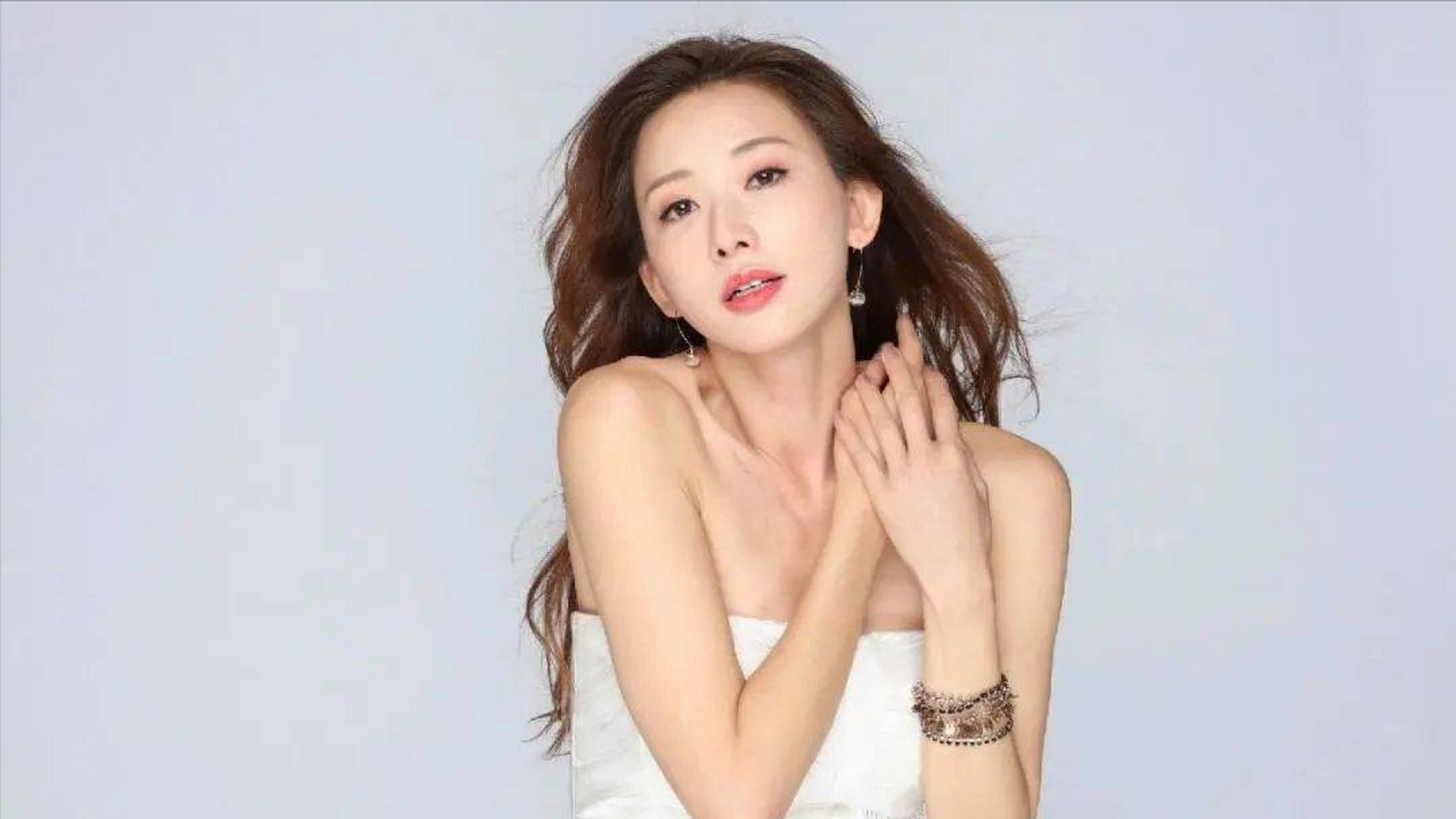 导语:近日,台媒披露了林志玲女星遭受家暴的情况,并公开了她就医时的