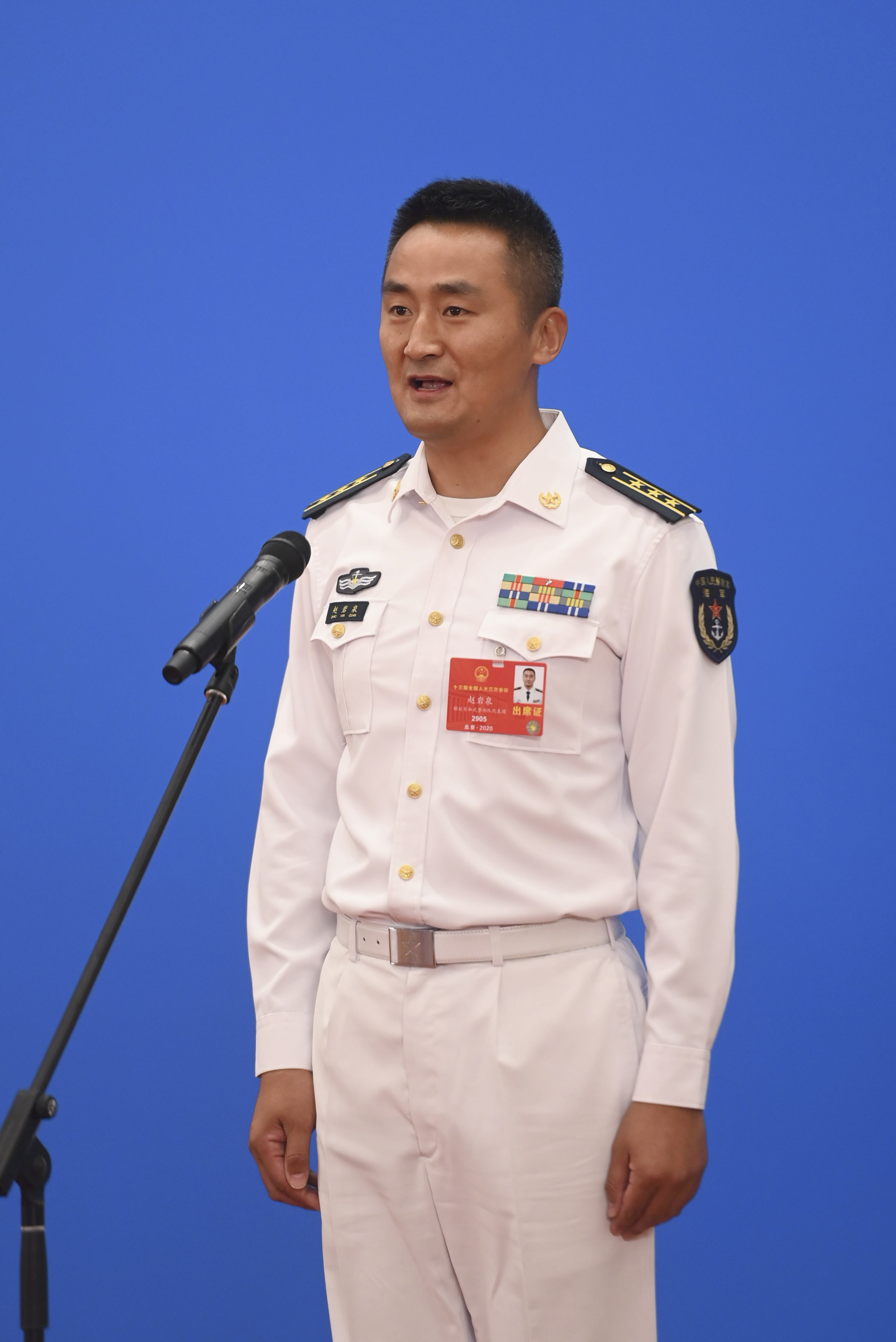 接受采访(2)