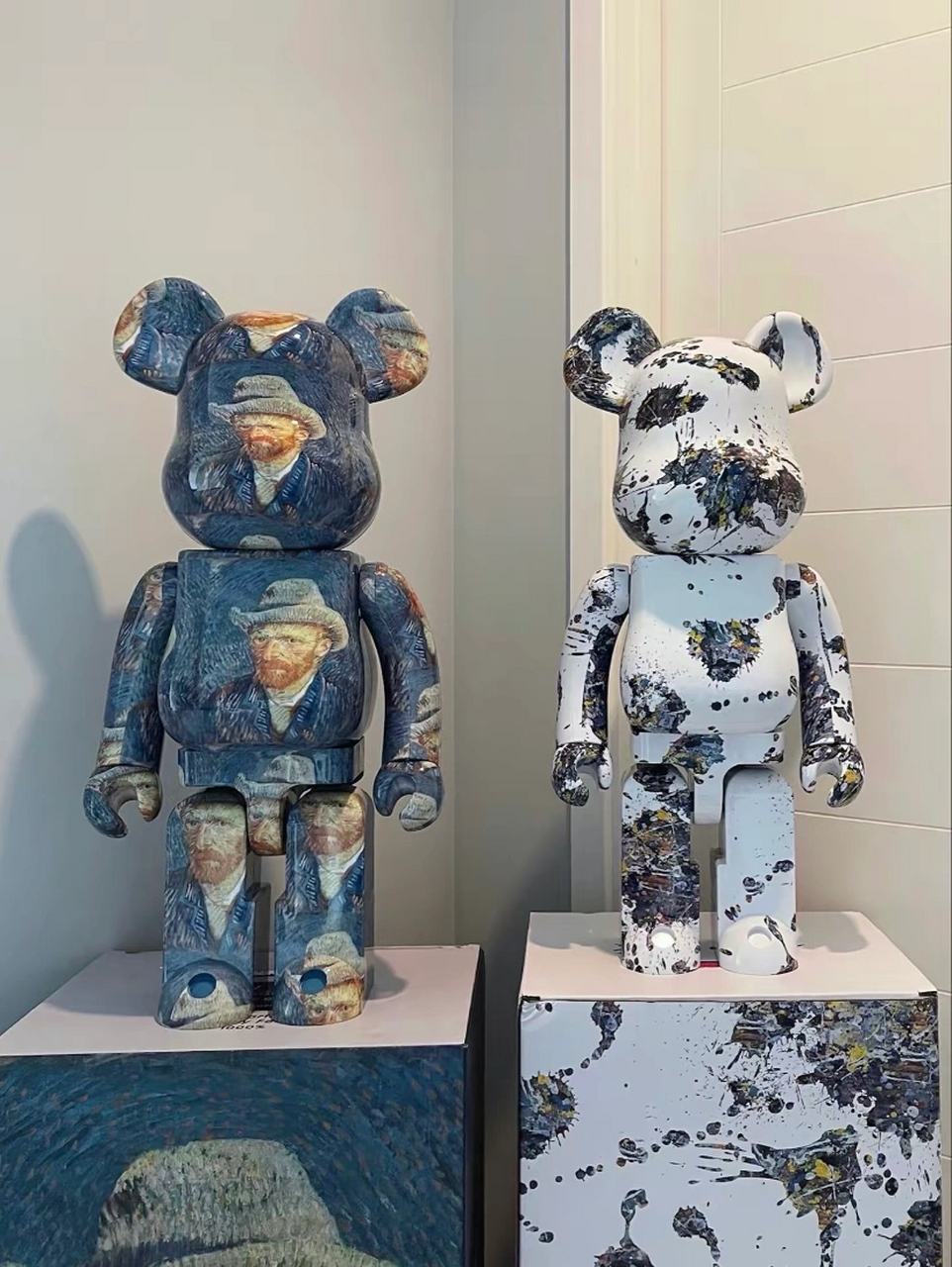 0,1000% 泼墨是美国艺术家jackson的作品,他也是现代抽象派的代表之一