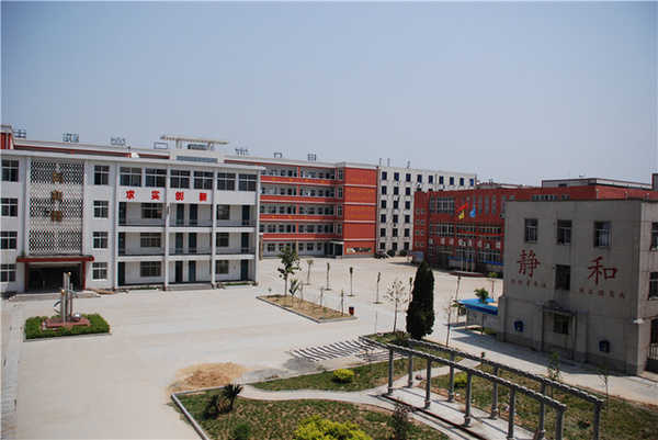 因感情问题,青少年跳楼致残,学校不负责任