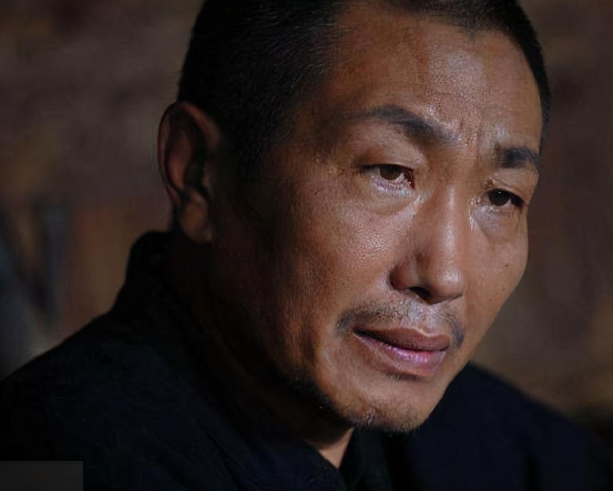 老戏骨杜源:娶了小时候的邻居,入圈38年零绯闻,挣的钱都给了她