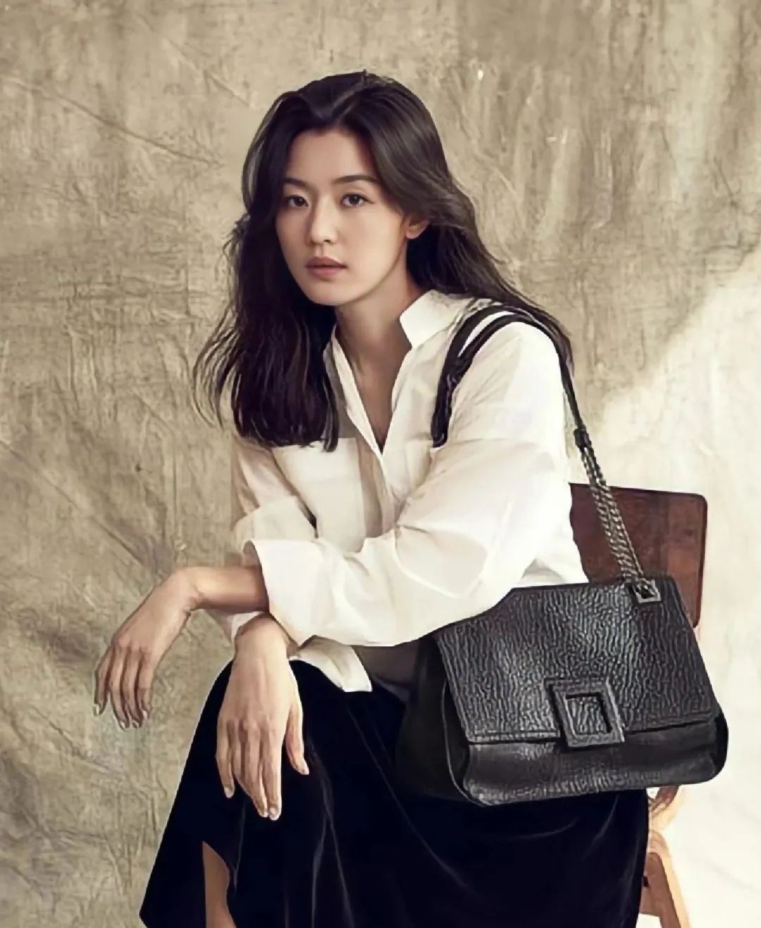 全智贤带老公疯狂追星被拍个正着,这生图也太暴击了