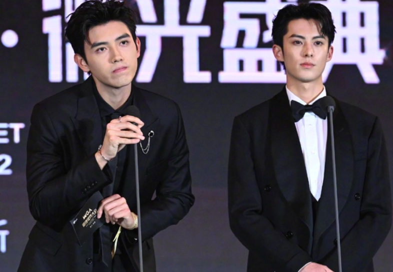 85后依旧是视界大会红毯焦点,陈飞宇肖战惊喜同框,赵露思被吐槽