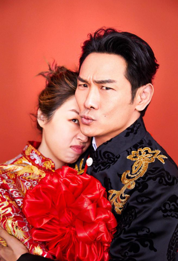 杜德伟妻子李晓冰,丈夫比母亲大一岁,婚后生一子,生活幸福甜蜜