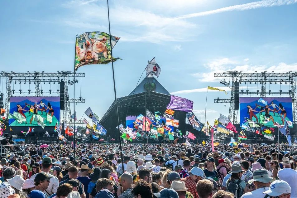 全球最大露天音乐节:2023 glastonbury 数十万乐迷忘情狂欢!