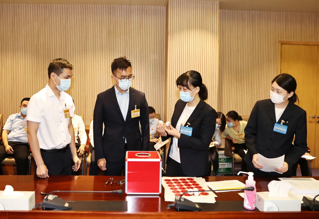 组织考生现场抽签