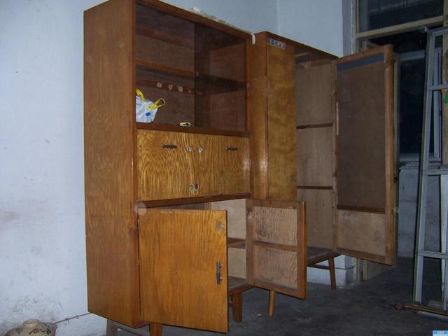 我家俩老大立柜,偷抬到院子秒变垃圾.旧家具哭诉:谁肯收留?