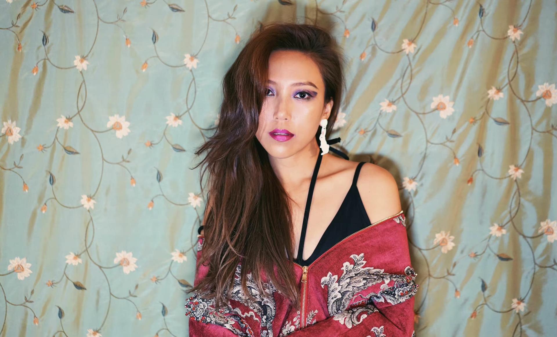 恭喜!香港知名歌手钟舒漫迎来新恋情,与男友计划在2到3年内结婚