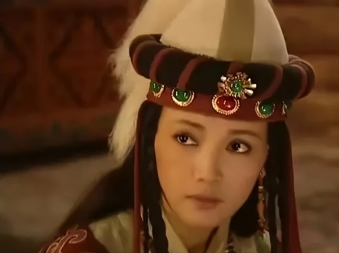 他们是蔑儿乞人,多年前,铁木真的母亲月伦其实是蔑儿乞部赤列都的