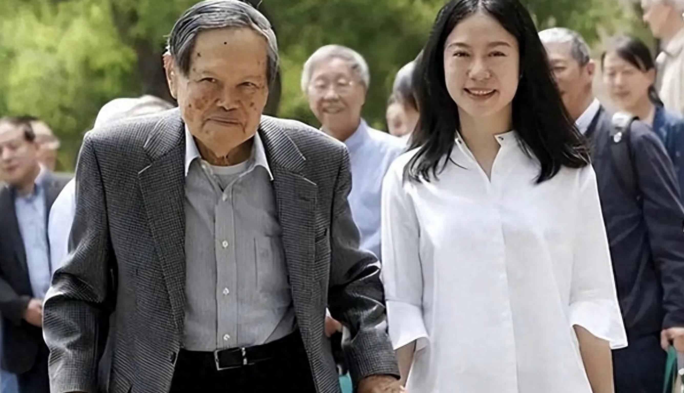 回顾翁帆:把杨振宁照顾到101岁,恩爱19年,遗产分配引争议
