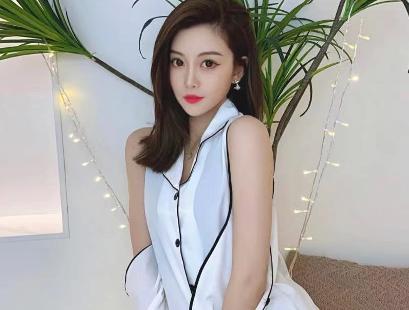 李舒克嘲讽二驴女徒弟,称某大哥为其刷了3000万礼物,遭对方回怼