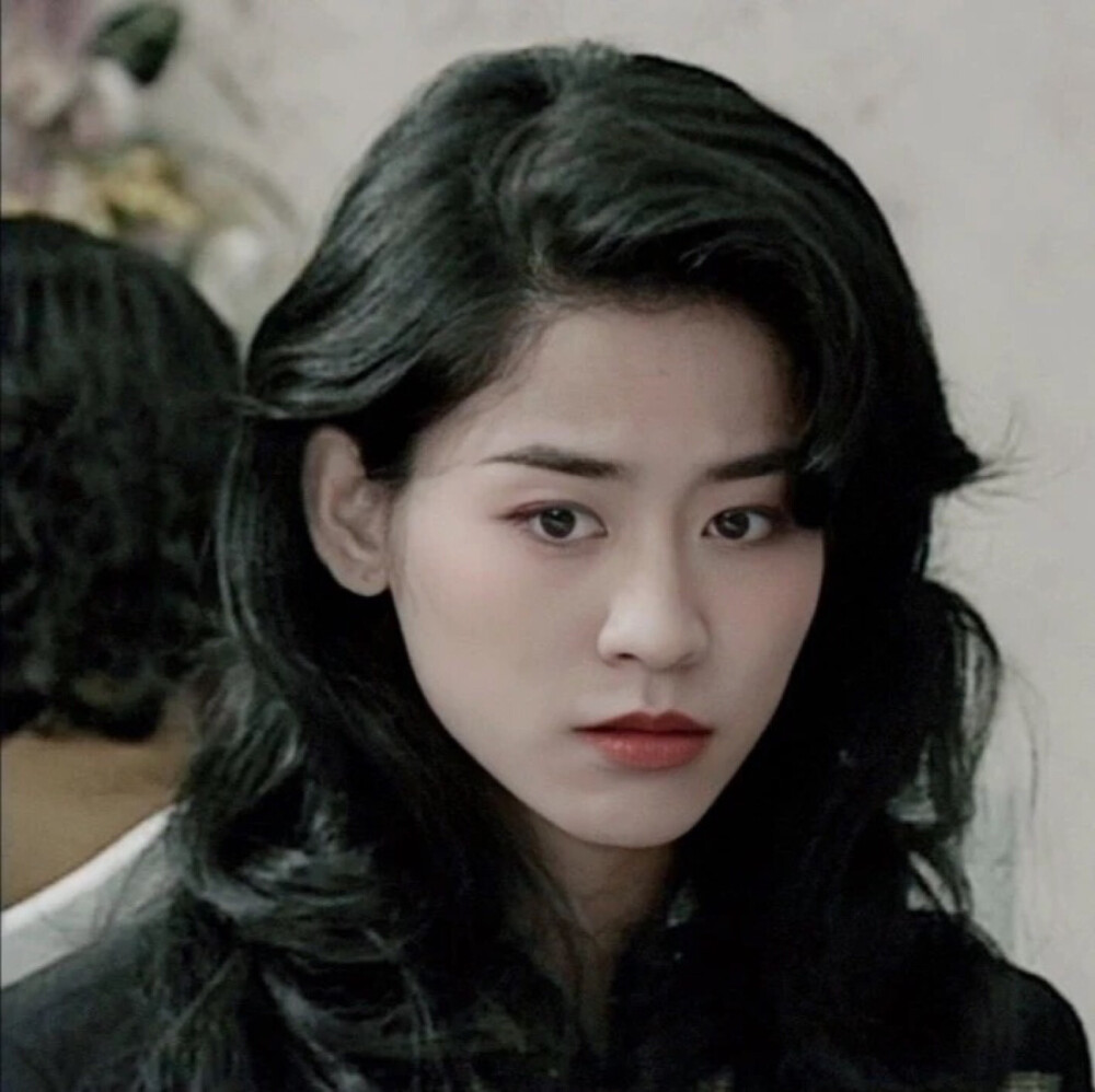 她曾被张卫健辜负,后拒绝嫁入豪门,今50岁气质依旧仍单身