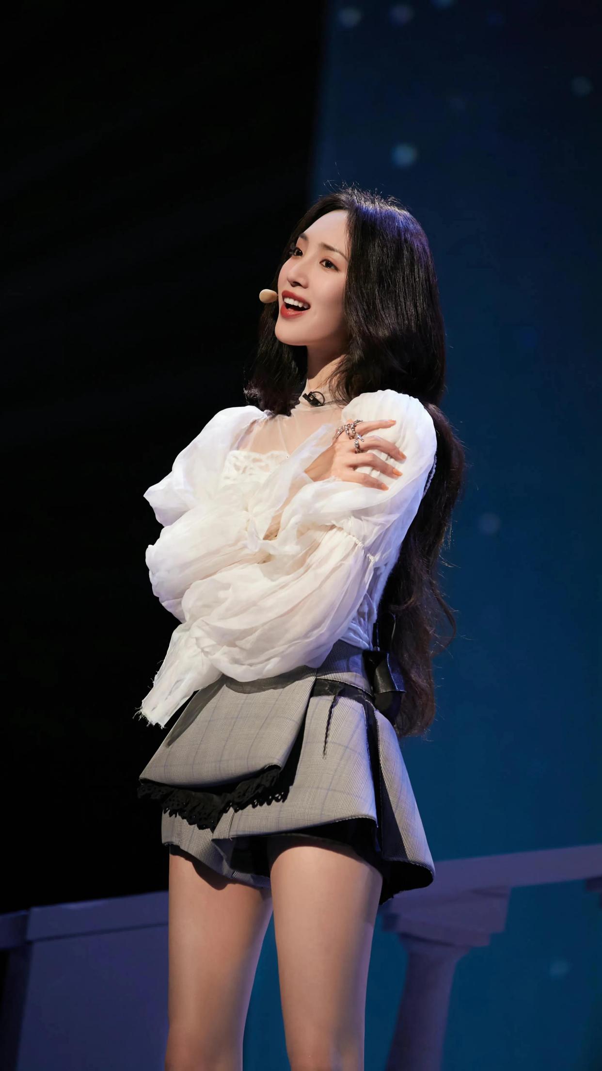 你喜欢王紫璇吗《黄金瞳》饰演飒爽帅气的女警花苗菲菲《河神》饰演