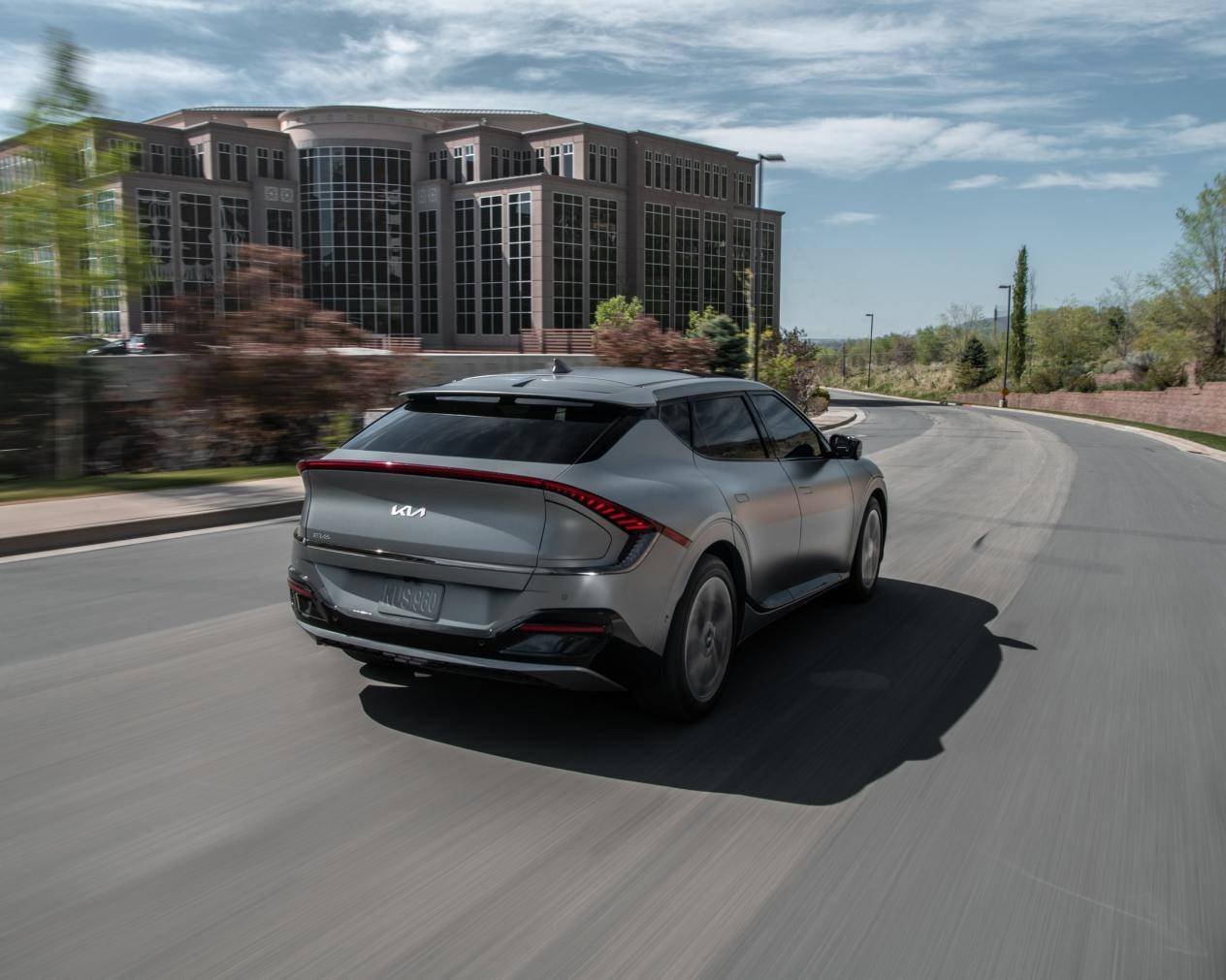 2021 款起亚 niro 是一款掀背车/小型 suv,有五种装饰级别可供选择