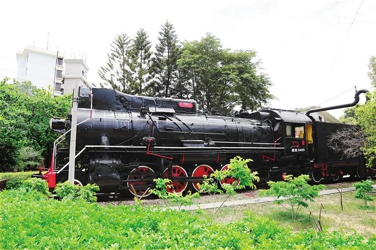 慢读丨搭乘这些老火车,去穿越海南铁路史的难忘时刻