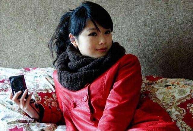 前言农村妇女怀揣着对子女的希望和期待,放手让女儿去寻找属于自己的