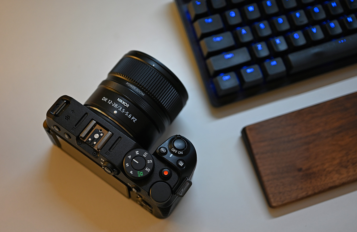 索尼a6700上架了,不过比官方价格贵1500元,有没有什么替代品