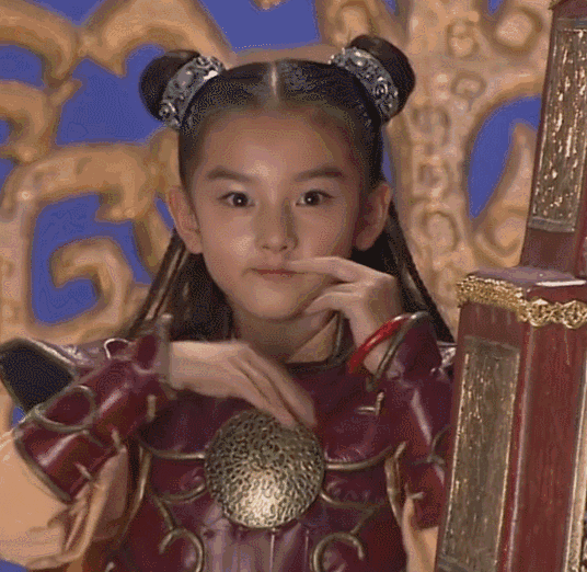 还是靠港风出圈,被称为"小张柏芝"的精致外貌.