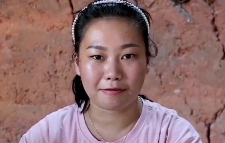 洪霞妹:22岁嫁进大山连生三胎,拍视频赚钱逆袭百万网红