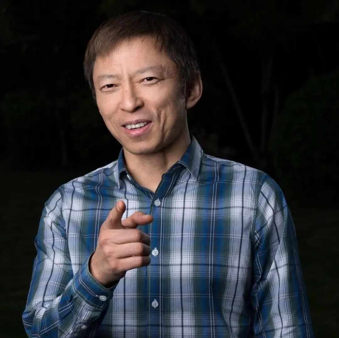 张朝阳建议年轻人,不要过度努力工作,社会比你想象中的要更难