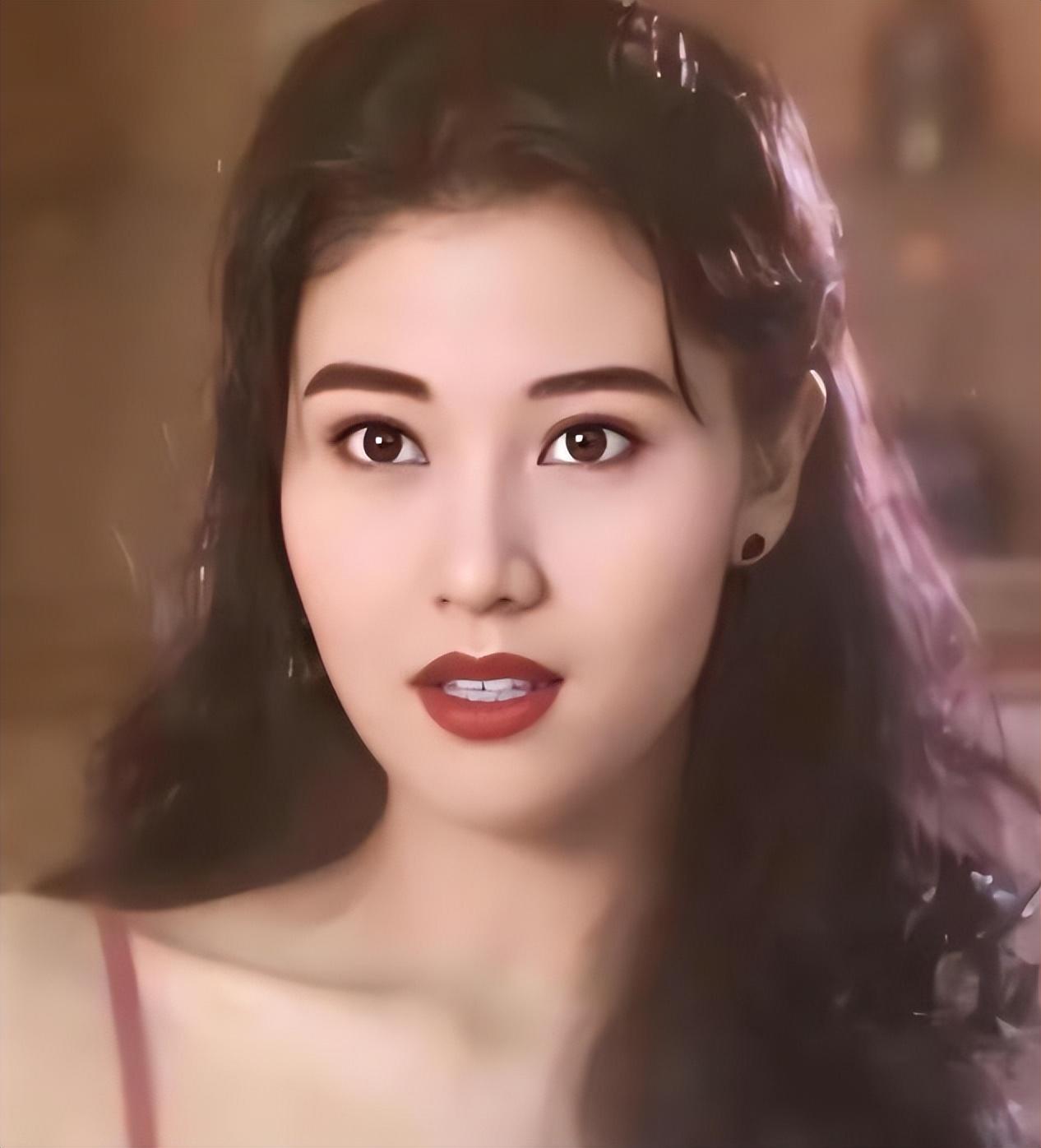 誉为是当时最美的亚姐很多人都把她跟当时已经出名的女明星相比较
