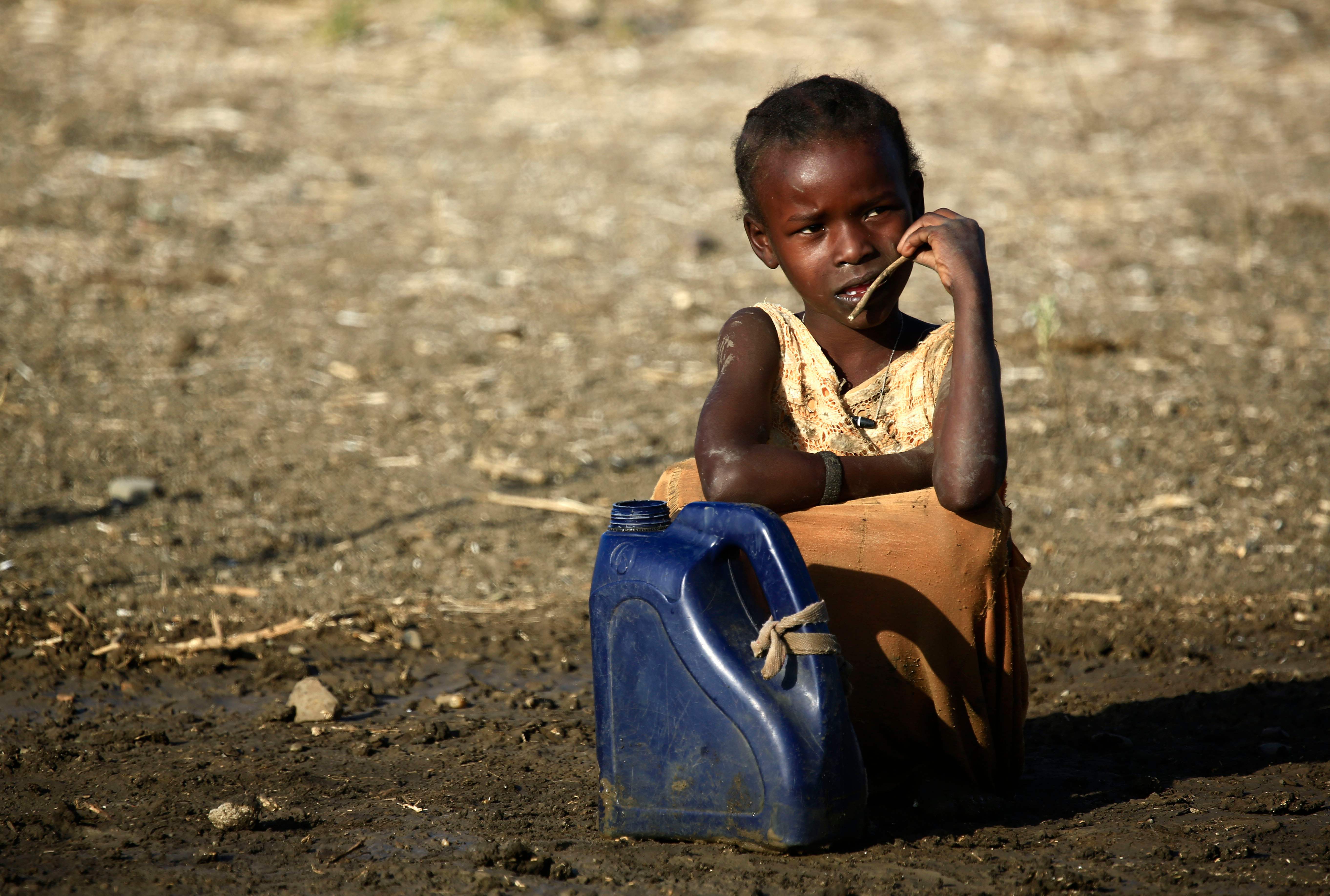 非洲难民儿童肚子图片图片