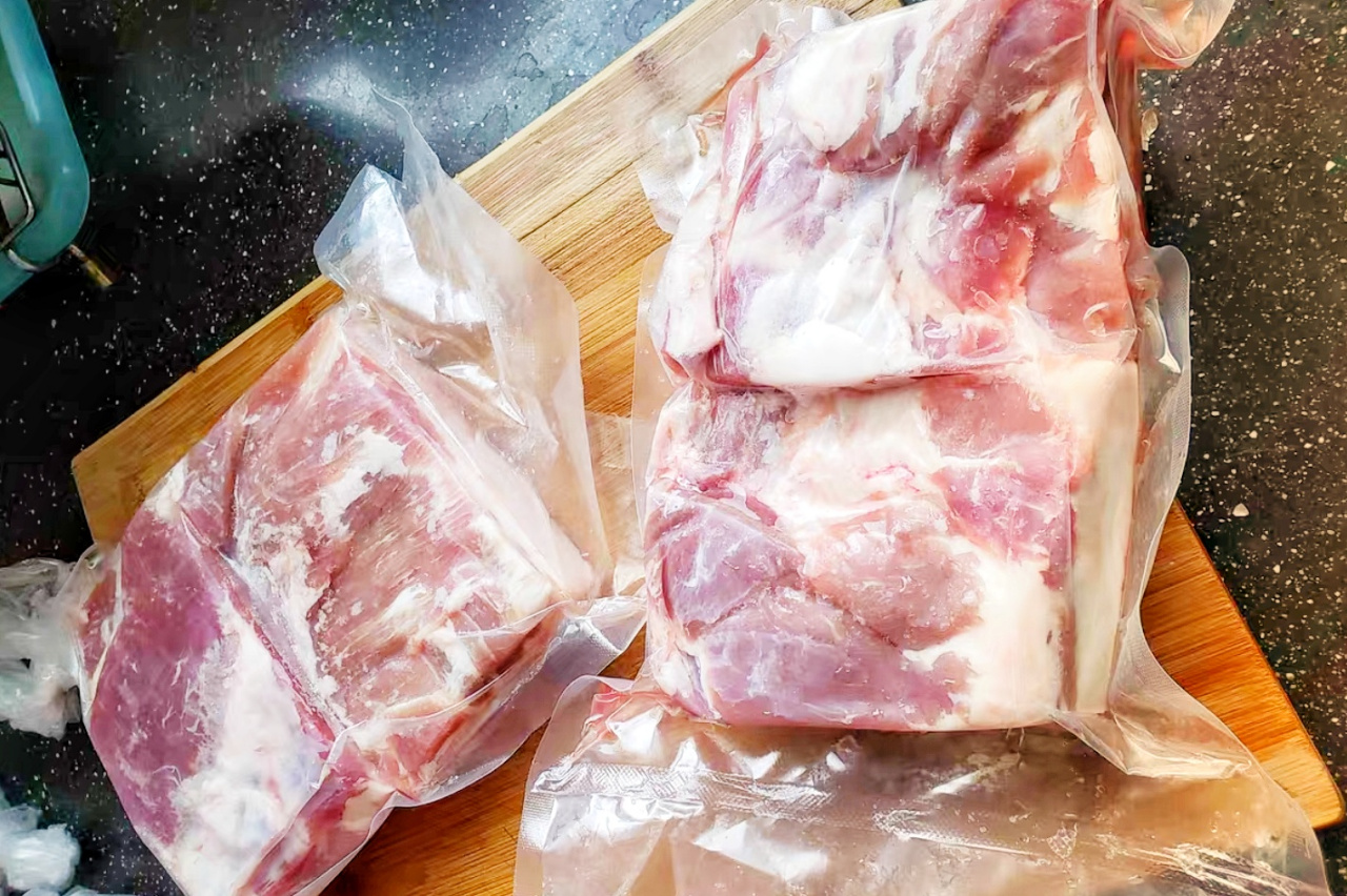 冷冻肉,冷鲜肉,热鲜肉有何不同?3招学会分辨,原来肉质区别大