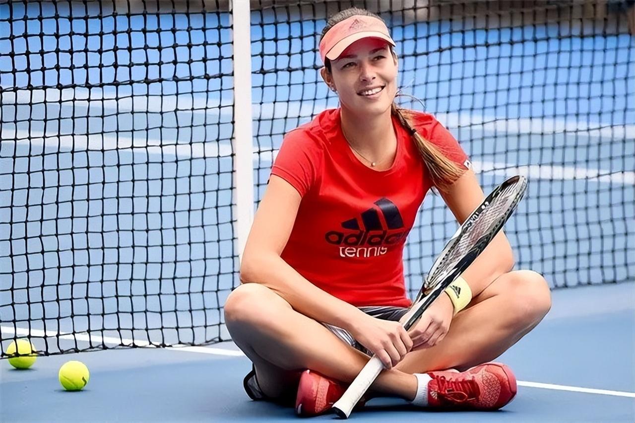 伊万诺维奇:海宁退役她拿下大满贯,性感写真让杂志脱销