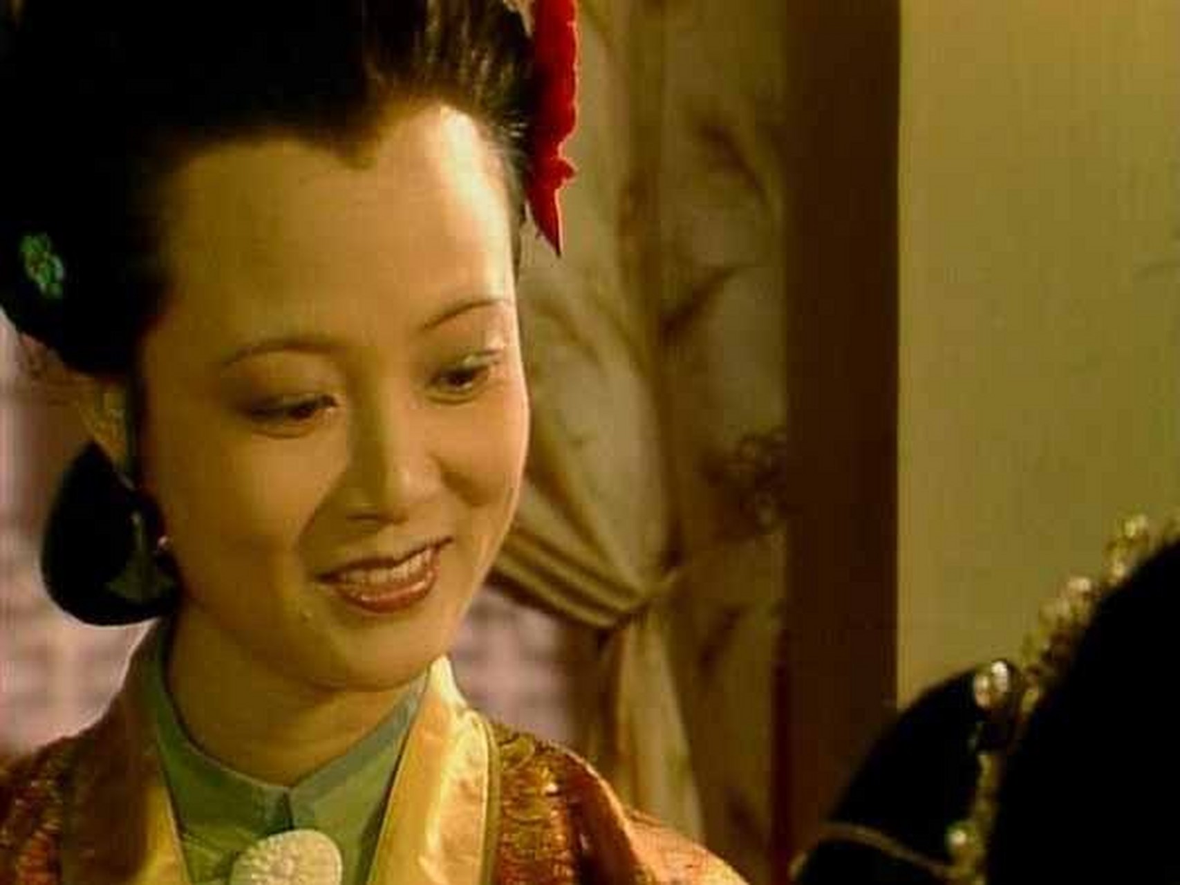 当然不符合.贾璜是"玉"字辈,尤氏的丈夫贾珍也是"玉"字辈.