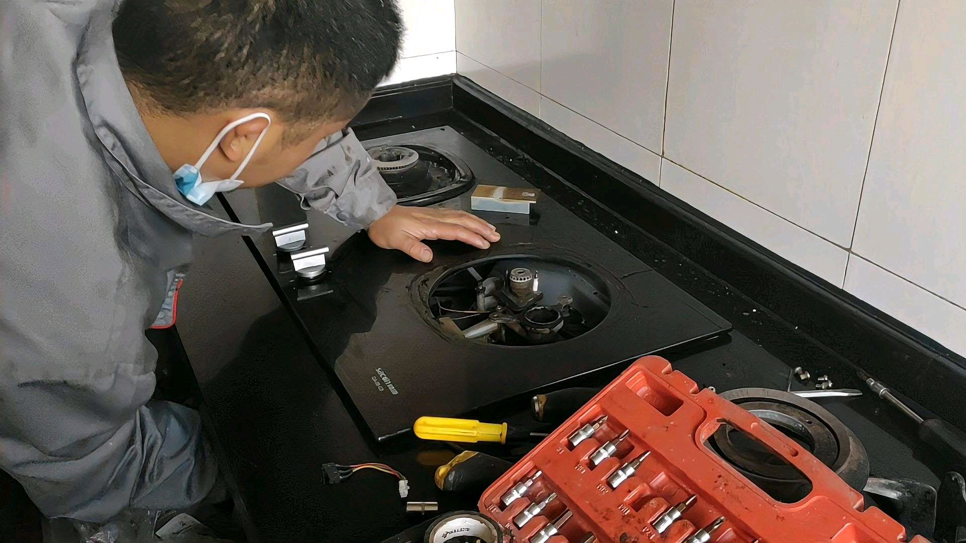 燃气灶开关坏了怎么维修?
