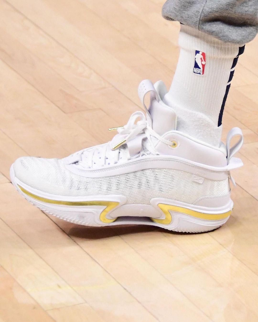 白金aj36高清上脚图释出!网友:藏不住了?