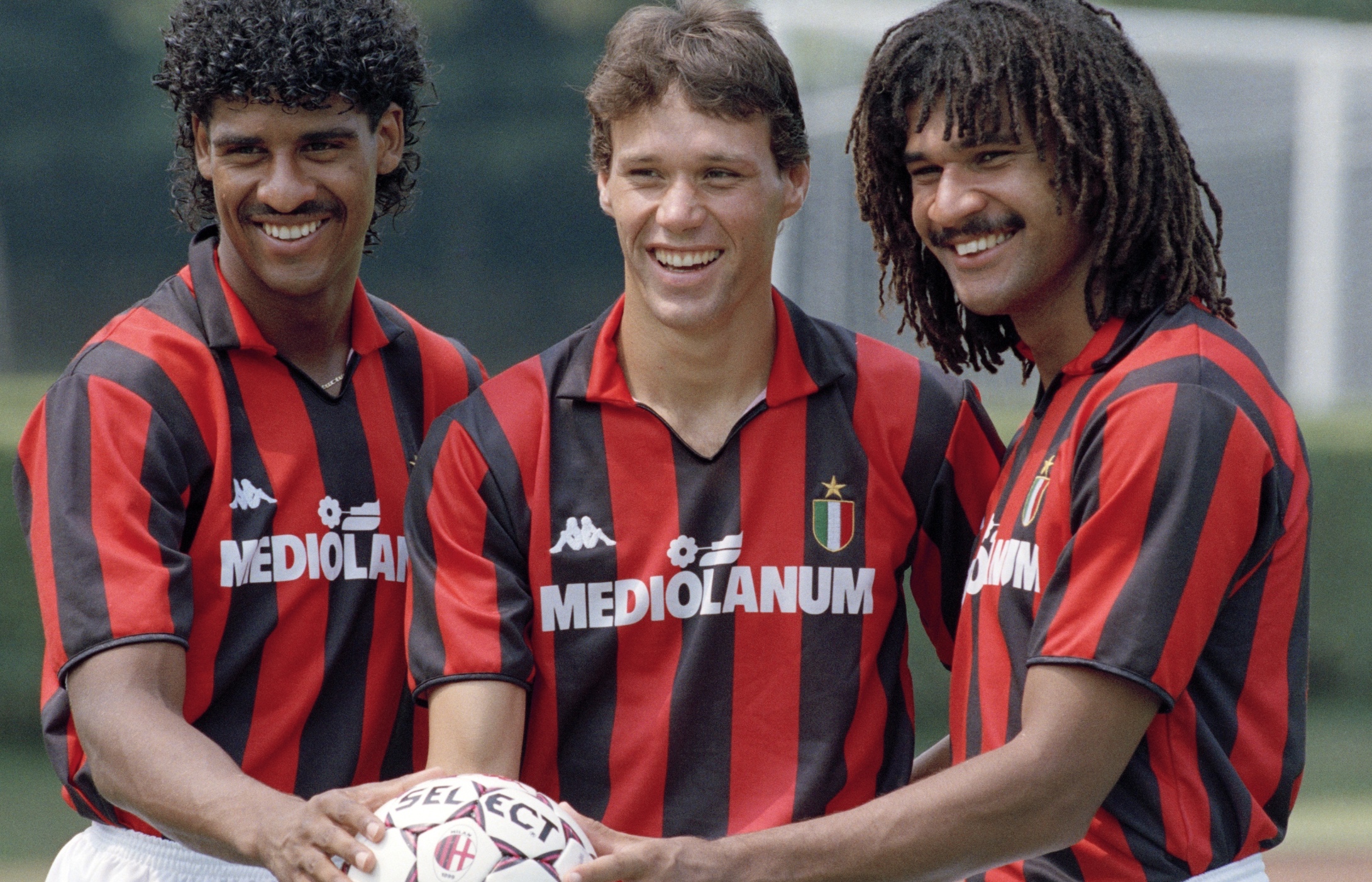 穆里尼奥真能赢米兰,主球证是那不勒斯铁粉,var球证是罗马球迷