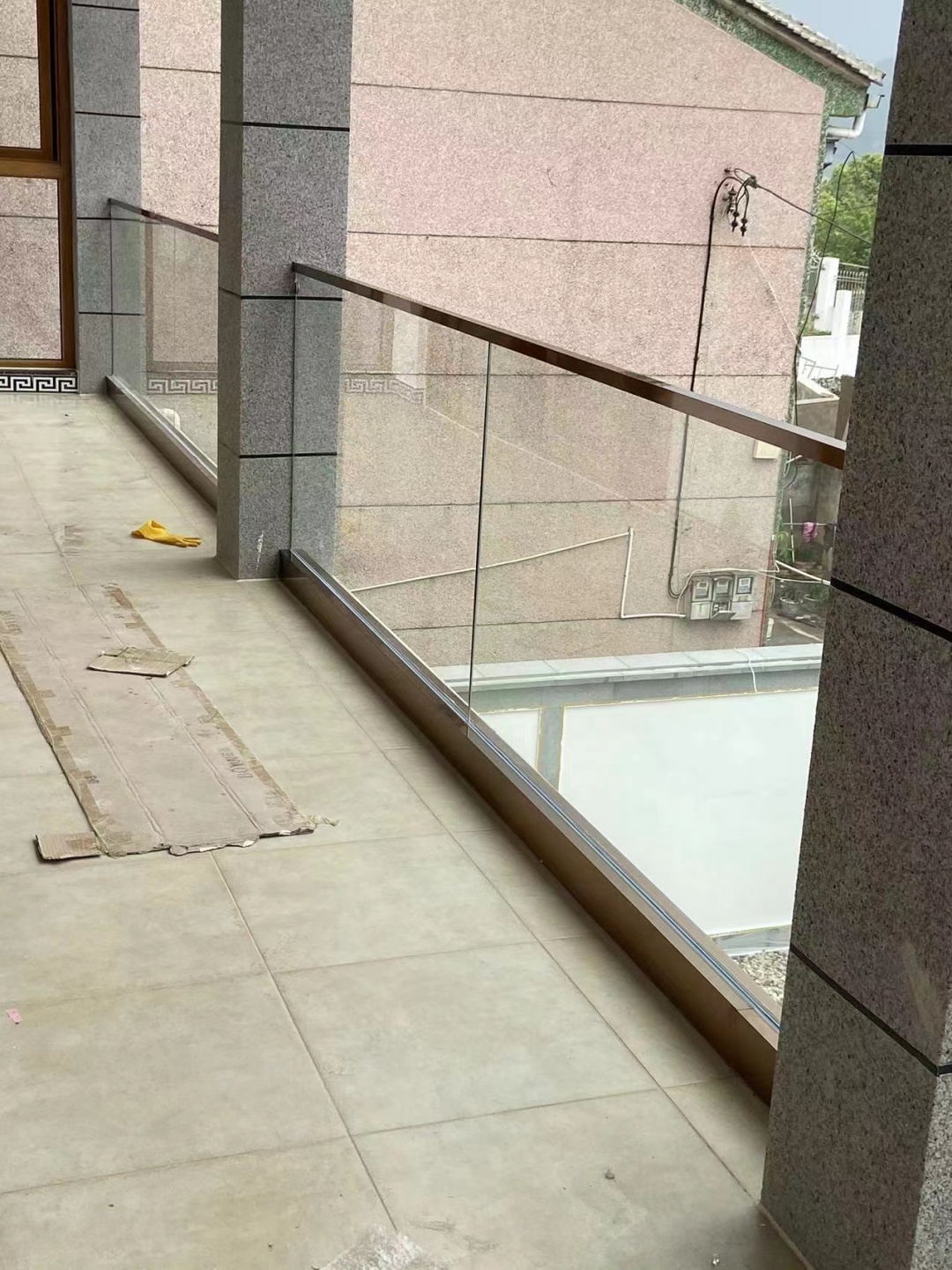 宁波凯睿楼梯 - 专业生产无框玻璃固定卡槽