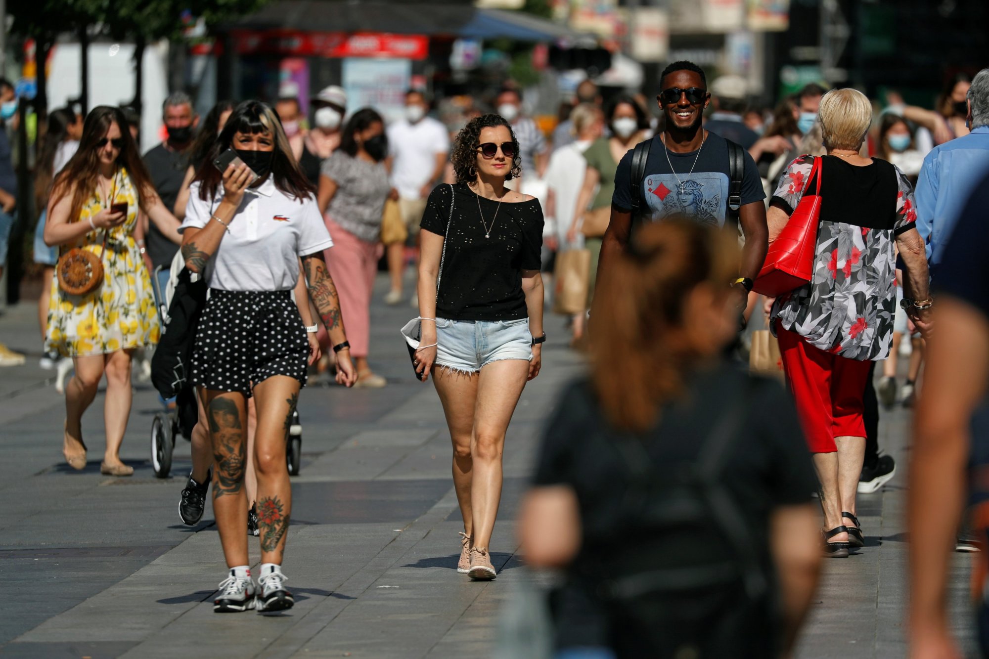 为何欧美人能住别墅洋房,亚洲人却活得如此艰难?这些原因很客观
