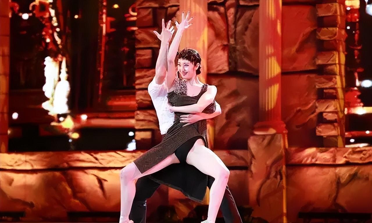 回顾杨丽萍的舞蹈尽头是"艳舞",网友:这波我站金星