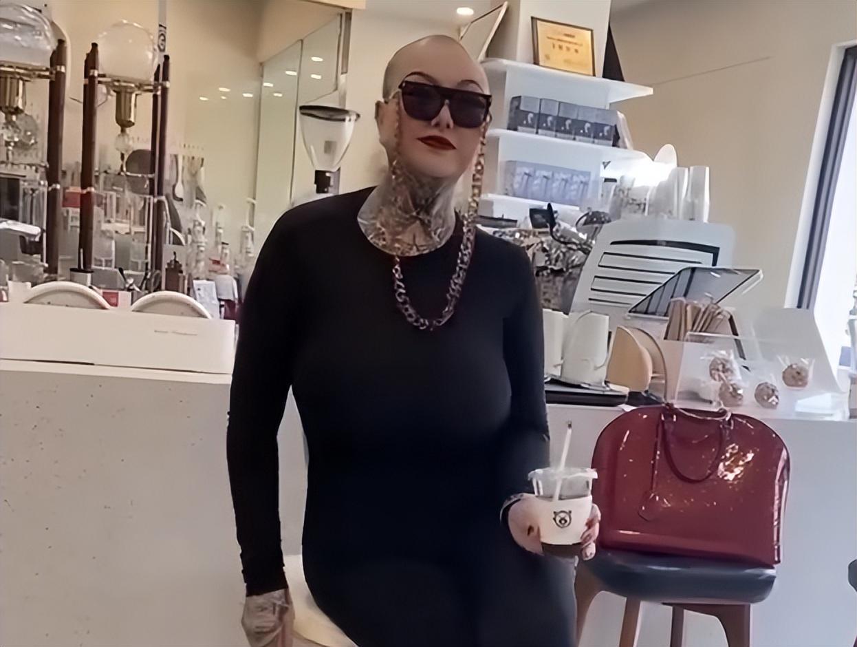 "2019年,一位身家20亿的浙江富婆,在网上发出这样一则征婚宣言,还配上