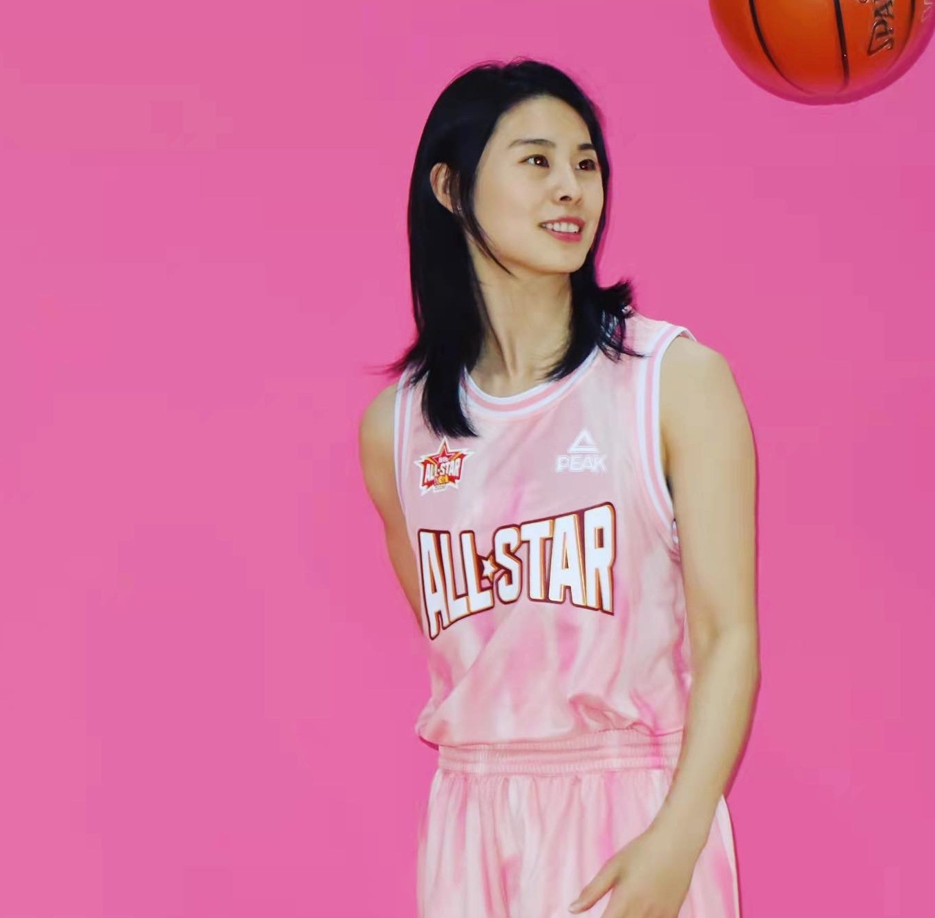 恭喜王思雨,中国女篮宣布第1利好,周琦也沸腾