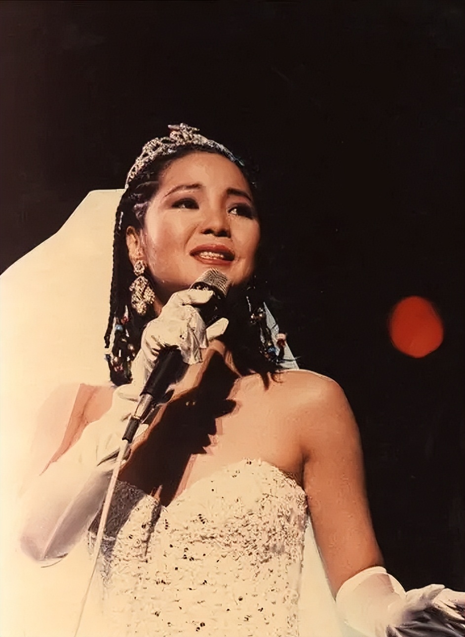 27年前,邓丽君在泰国去世,与她定下婚约的保罗,如今怎样了?