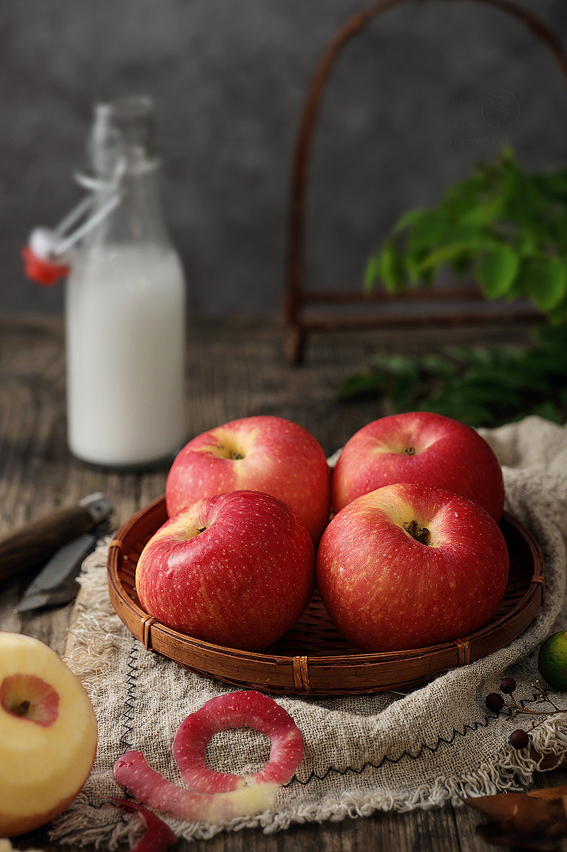 营养价值:苹果富含维生素c,纤维和抗氧化物质,有助于补脑养血,宁神