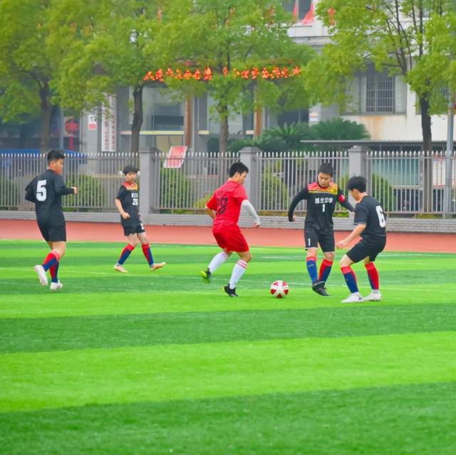 岳阳市春雷学校学子燃爆汨罗市第52届市运会运动场