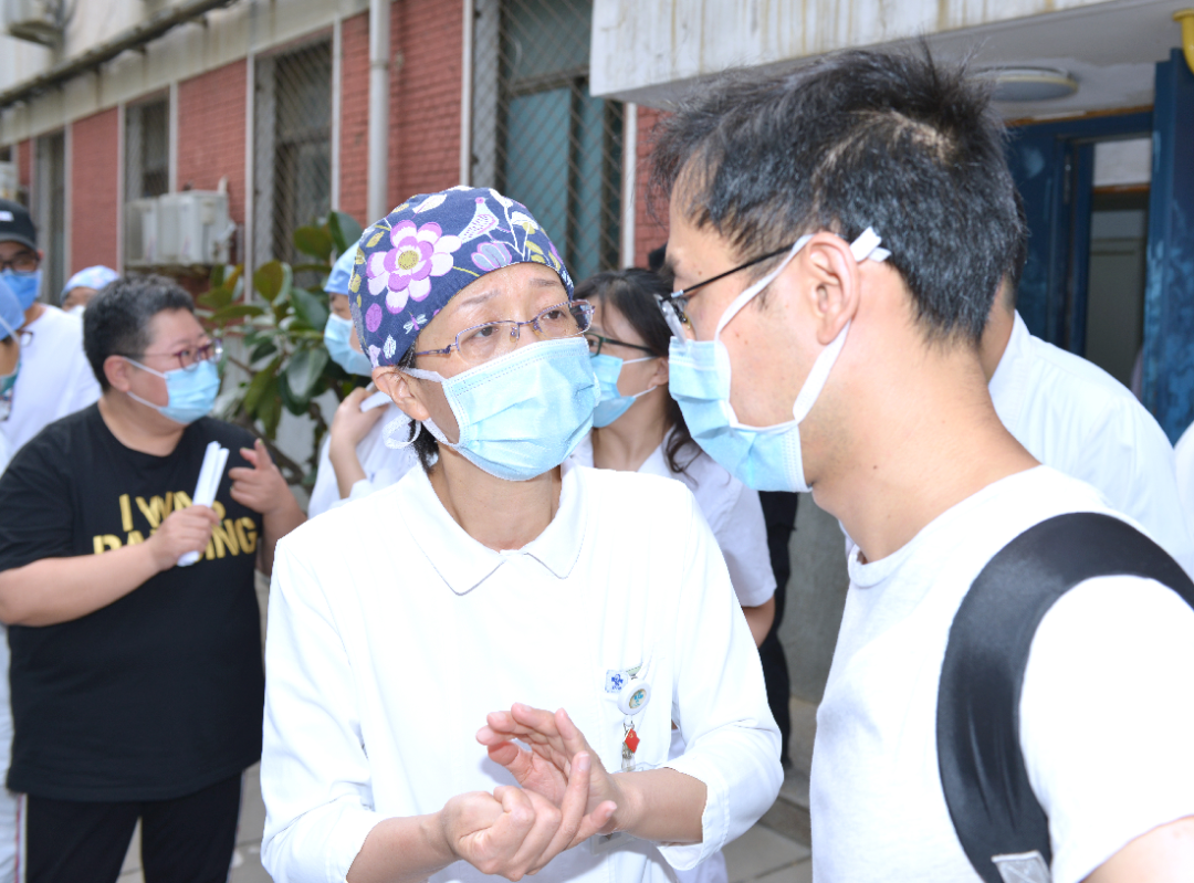 热点北京多家医院支援地坛医院，白衣战士再出征！