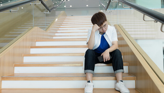 空巢青年现状:一人独居,两眼惺忪,三餐外卖,四季淘宝