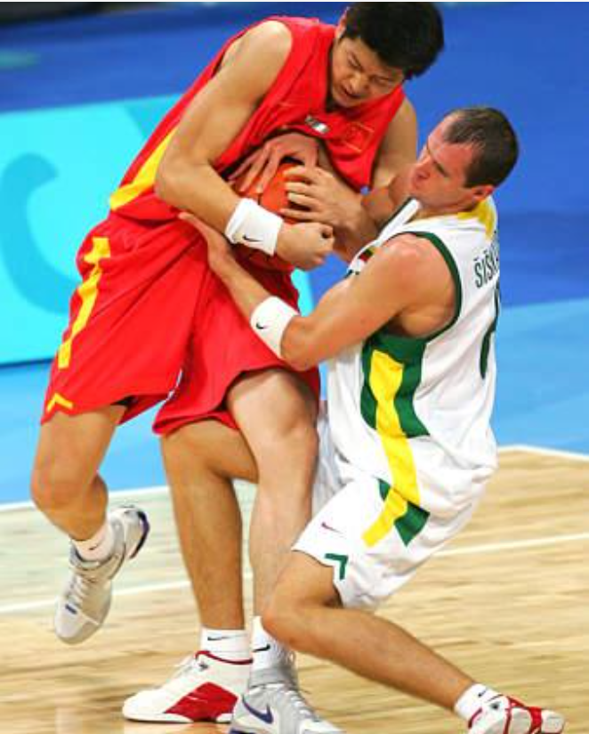 41岁莫科现状:当篮球教练,二婚妻子曾是亚洲蝶后,如今儿女双全