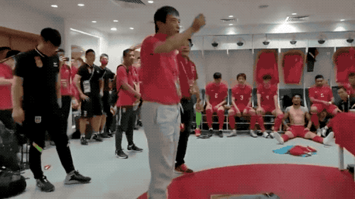 点杀日本!水庆霞拒绝被抛起庆祝 男足进12强 陈戌源原地转圈鼓掌