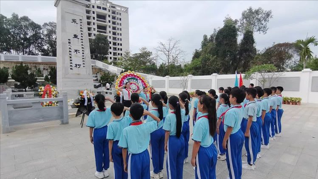 三亚市第七小学举行清明祭奠先烈系列活动