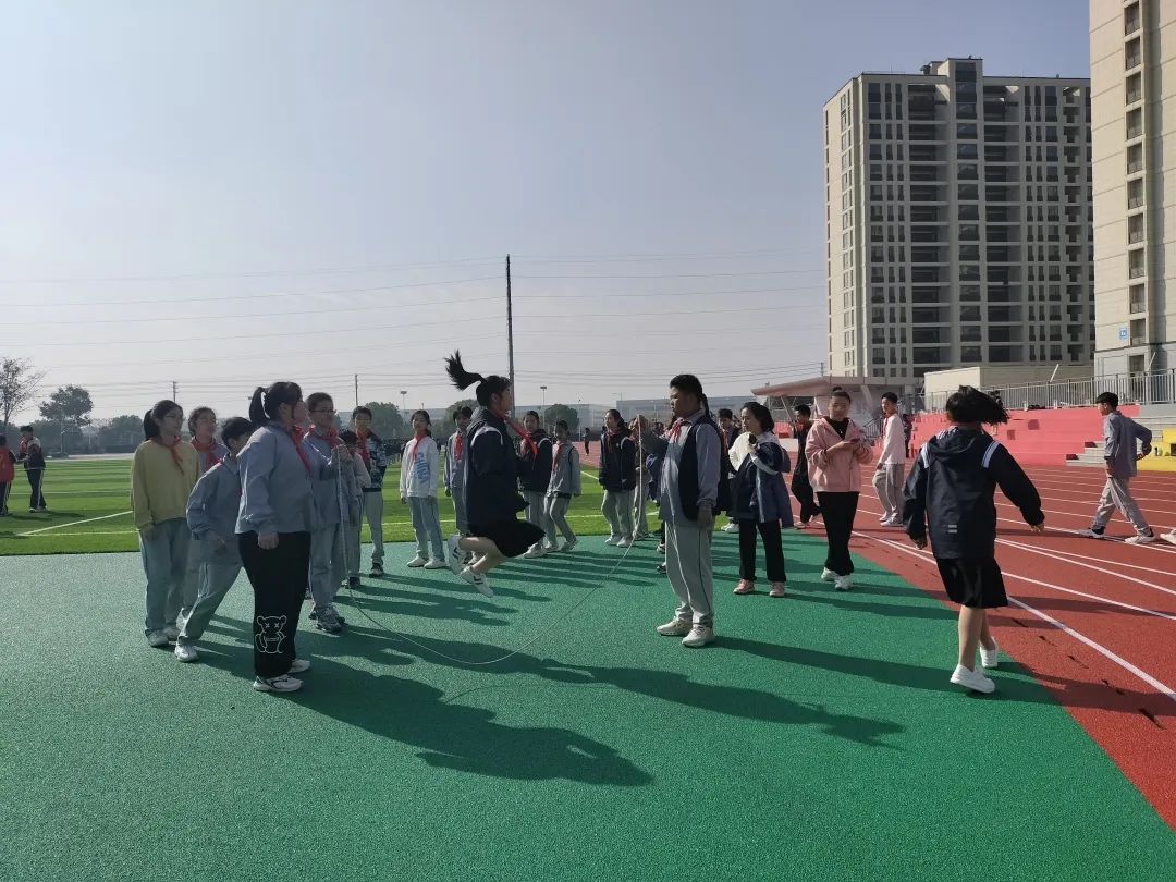 南京市竹山中学分校梅龙湖学校:开幕式上他们竞相展风采!