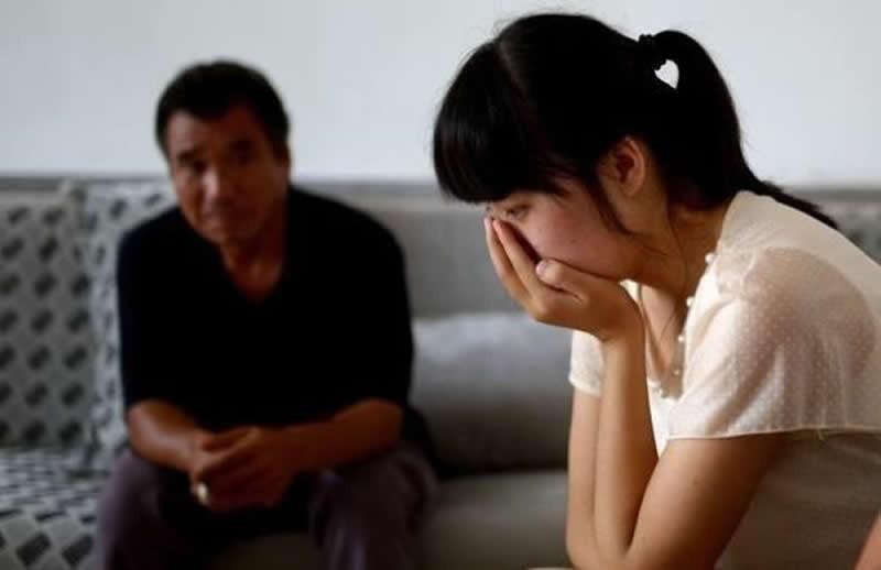 回顾00后女生怀孕5个月,自称被男友抛弃,男友反驳:是她不想结婚