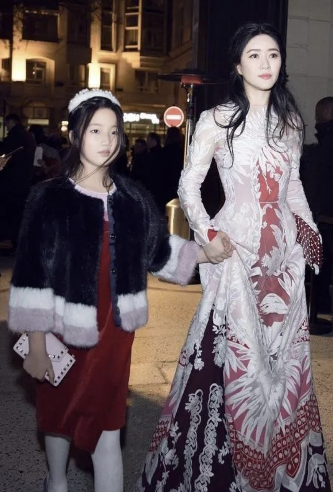 演员田海蓉父亲瘫痪接连丧母丧夫她的坚持让人刮目相看