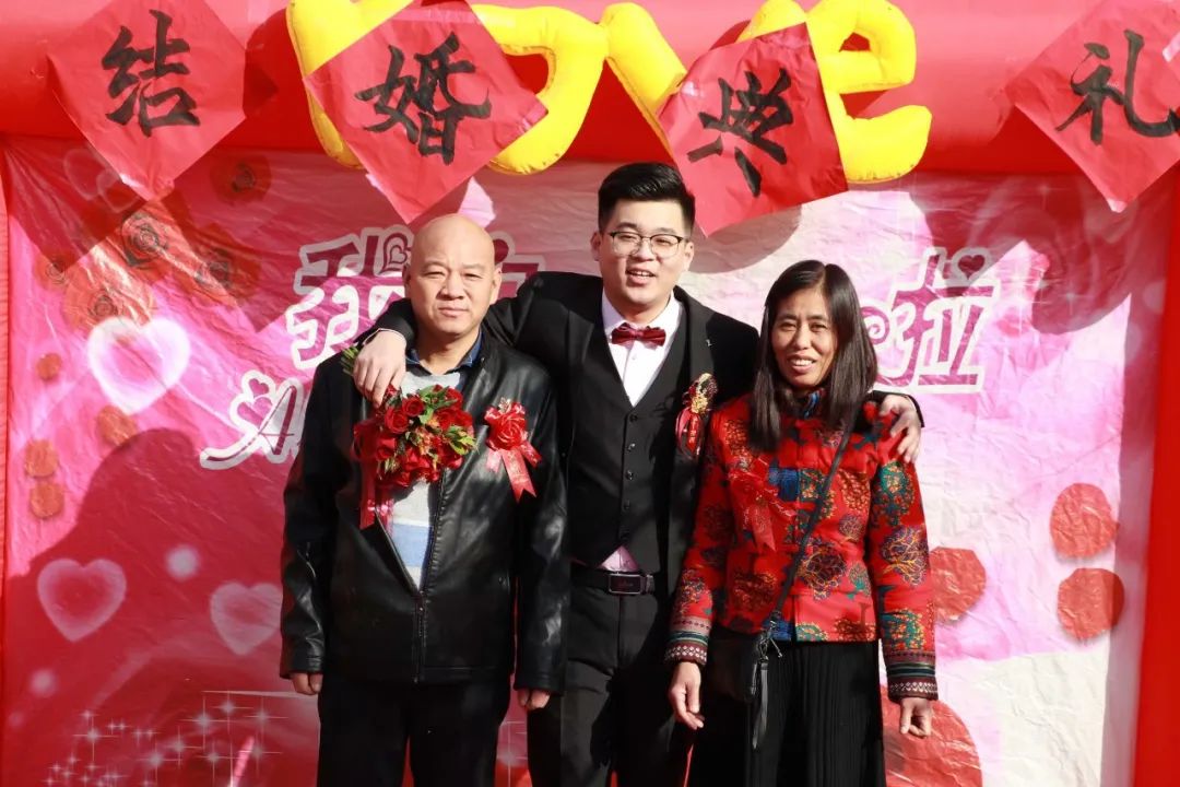 实拍苏北乡村婚礼:强大的伴娘团,搞笑的横幅,让人惊喜连连!